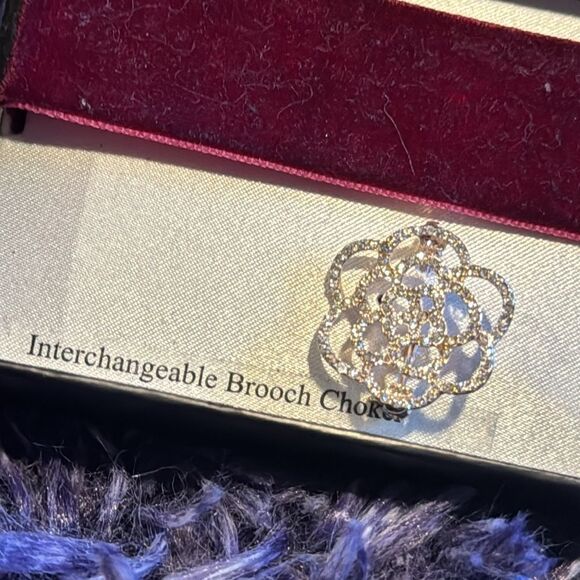 Guess broach choker set - Picture 2 of 4